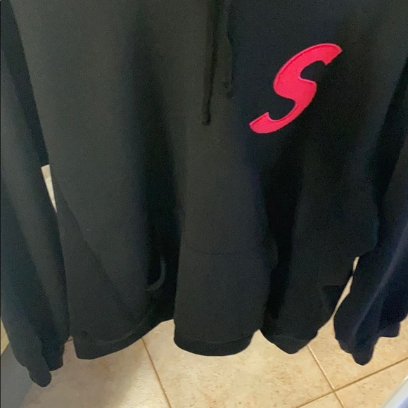 SUPREME HOODIE - Picture 3 of 5